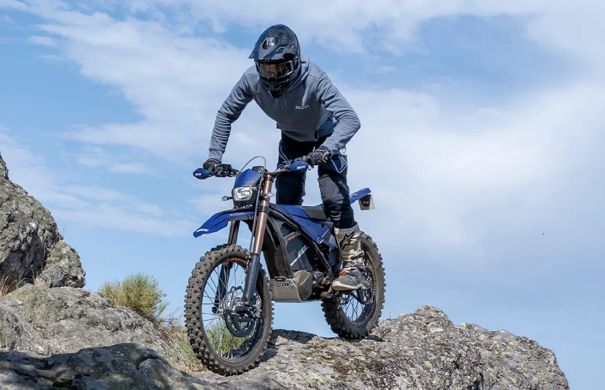 pilote moto electrique EM escape x