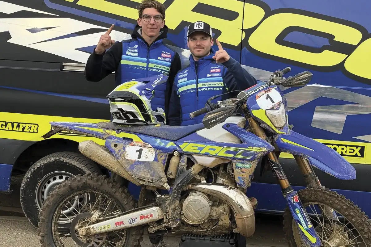 Antoine Magain et son mécanicien Sherco a l'arrivée de la Val de Lorraine 2026