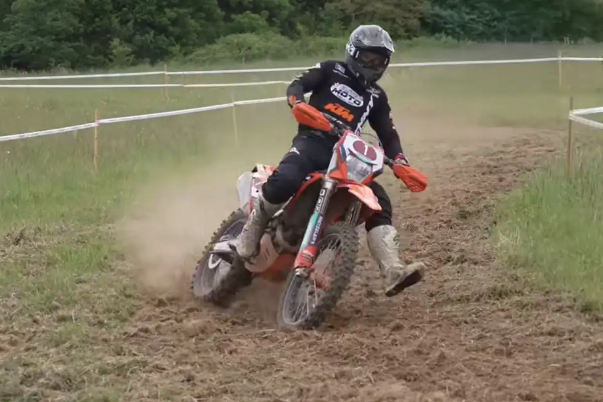 Jeremy Tarroux au guidon de la KTM en spécial lors des la grappe de Cyrano 2026 