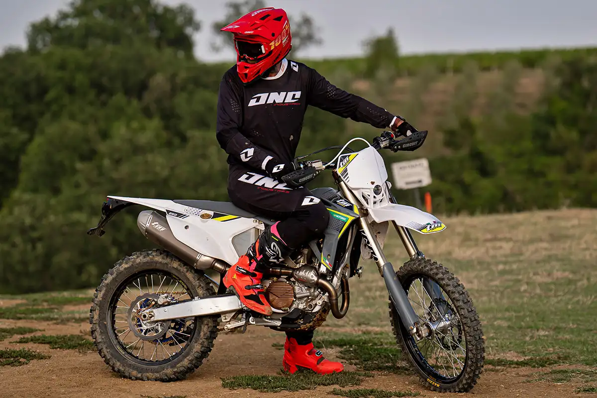 pilote enduro TM moto EN 300 FI 4T corse 2027