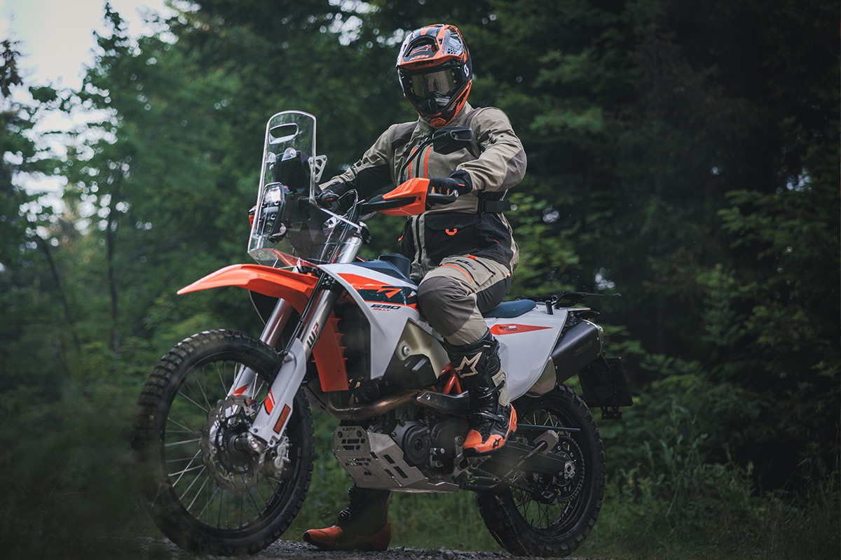 pilote ktm 690 rallye 2027