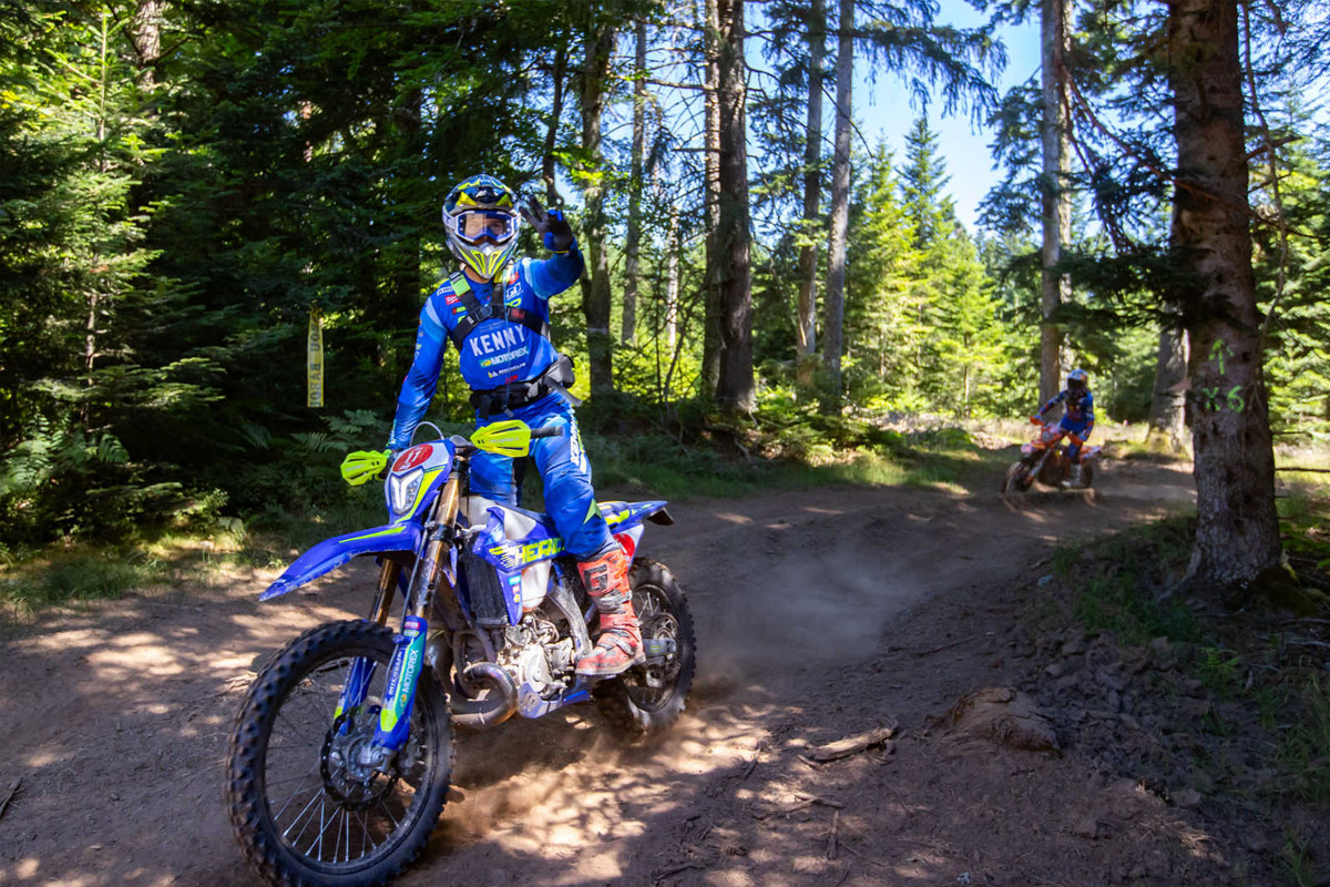 pilote sherco magain chemin auvergne