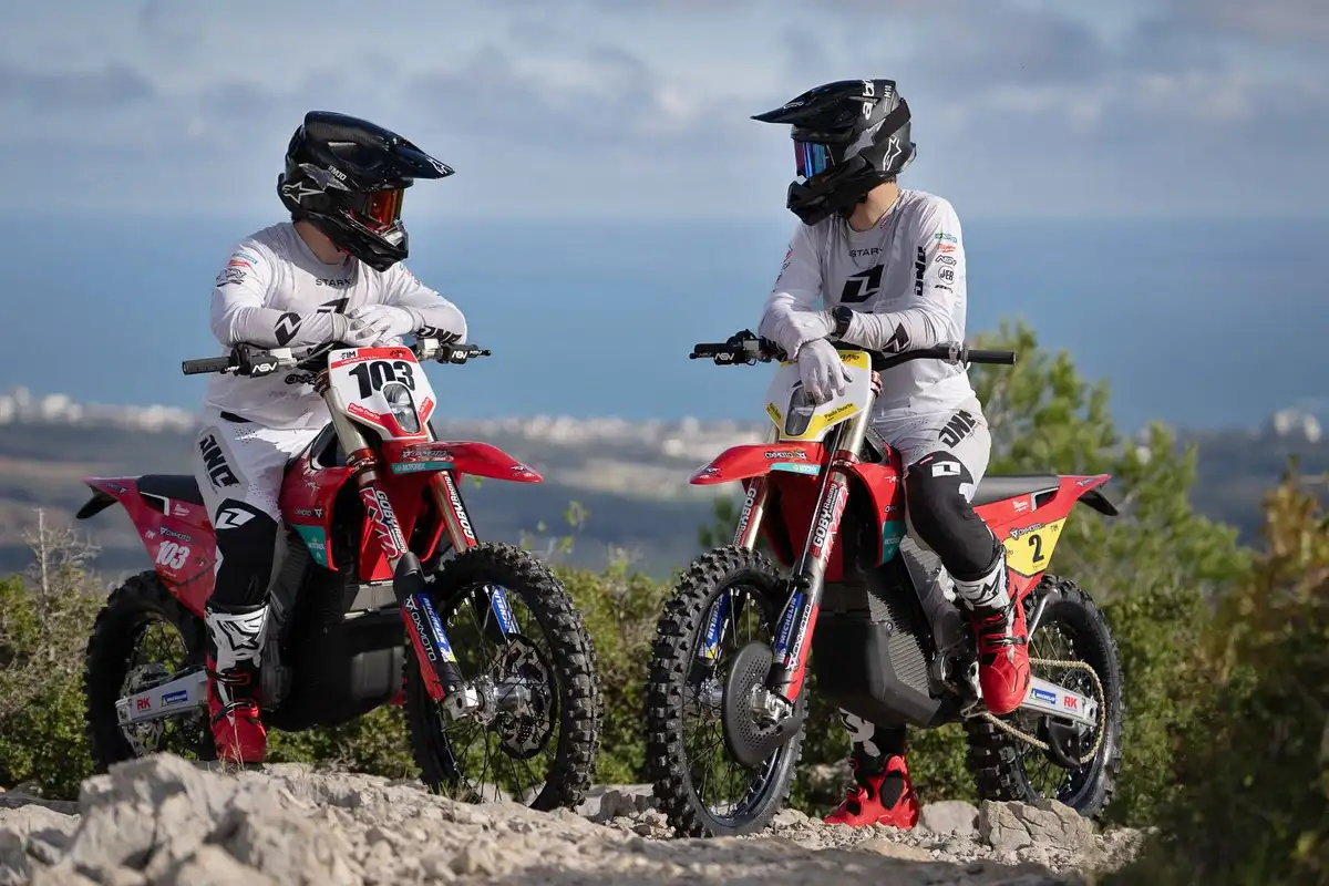 Pilote enduro électrique avec Stark Varg