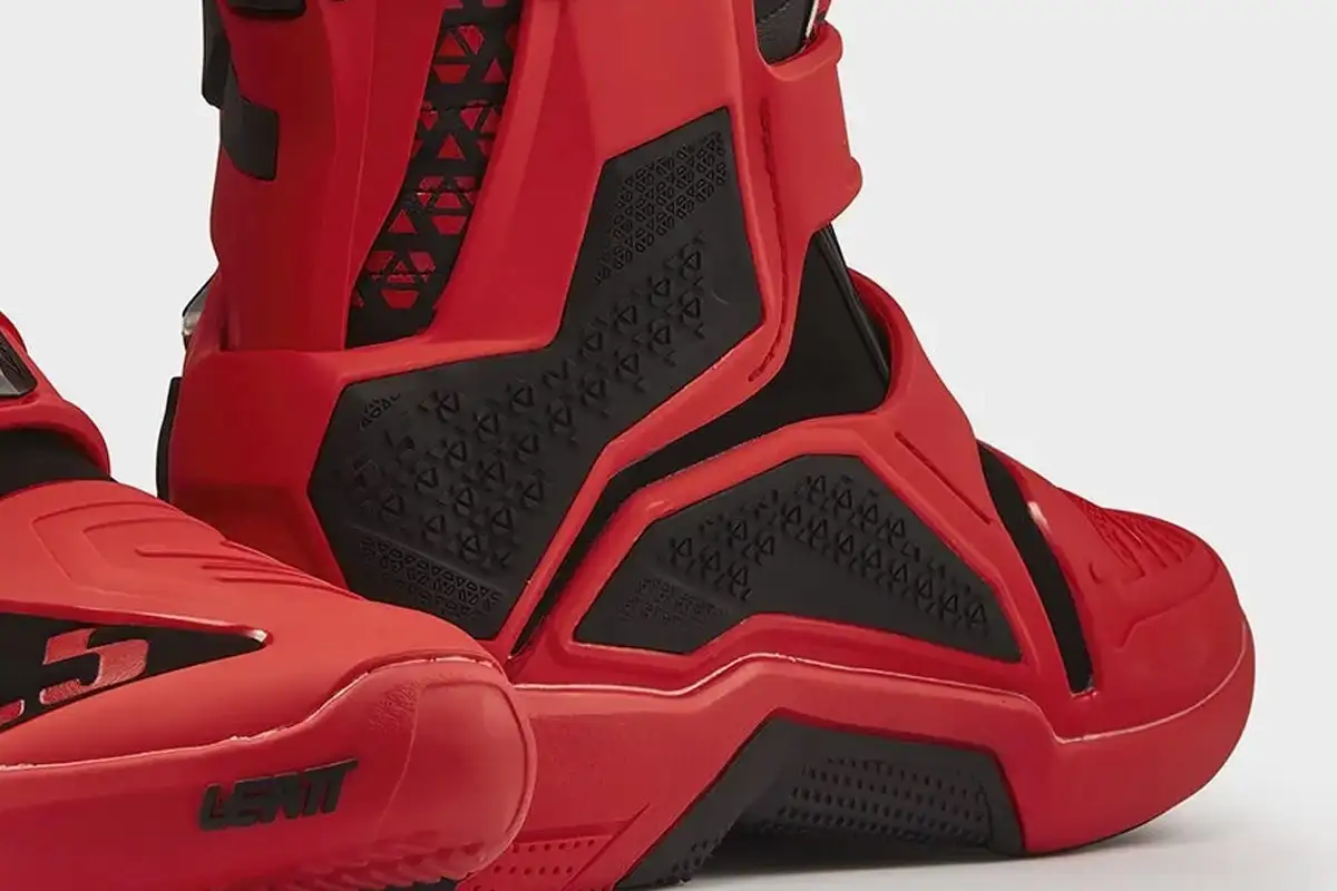 talon bottes LEATT 5 5 FlexLock Evo v27 rouge
