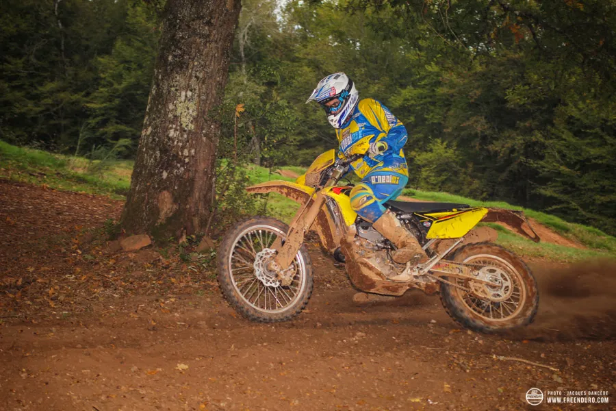 photo moto enduro  Suzuki 450 RMZ 2015