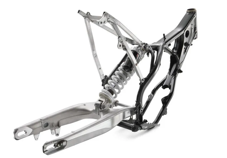 La cadre remanié des 2T gagen 900g par rapport au 2016 143019 KTM EXC MY2017 Frame