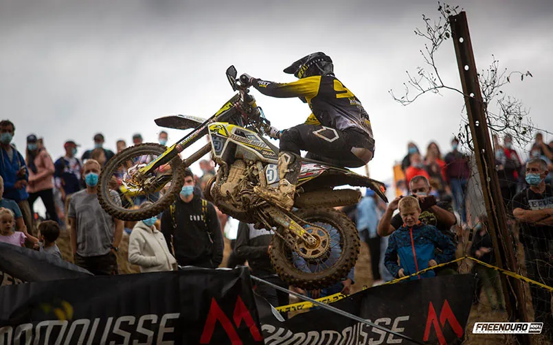 Max Vial - Husqvarna fond ecran FREENDURO 2021 08 SM