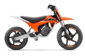 Initiation tout-terrain : la nouvelle KTM SX-E 2.12 électrique fait le pont entre draisienne et vraie moto