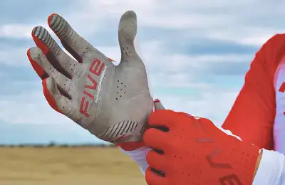 Gants FIVE MXF Pro : la quête du toucher parfait sans ampoules