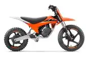 Initiation tout-terrain : la nouvelle KTM SX-E 2.12 électrique fait le pont entre draisienne et vraie moto