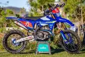 À la loupe : Les secrets de préparation de la Sherco 300 SE de Julien Roussaly pour les ISDE