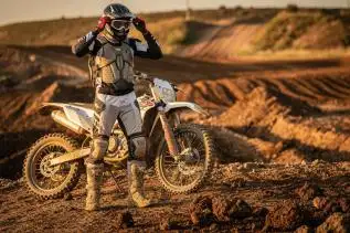 Comment choisir sa tenue de motocross : guide pratique