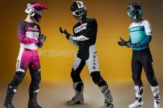 Tenues Raven sur 24MX : zoom sur les gammes RV-Zero, RV-One et RV-Two