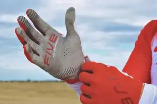 Gants FIVE MXF Pro : la quête du toucher parfait sans ampoules