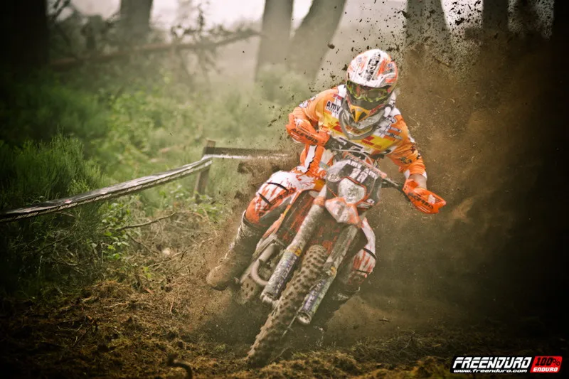 Johnny Aubert explose les appuis Johnny Aubert explose les appuis