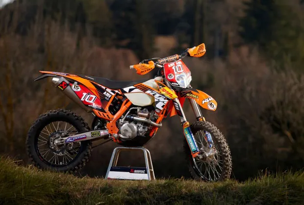 la 350 EXC F avec le numéro 10 de Johnny Aubert la 350 EXC F avec le numéro 10 de Aubert qu'il portera sur le France et sur le mondial