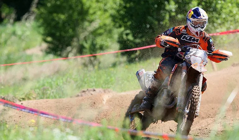 Blazusiak en 2010 en Pologne pour le championnat du monde d'enduro Blazusiak 2010 pologne enduro