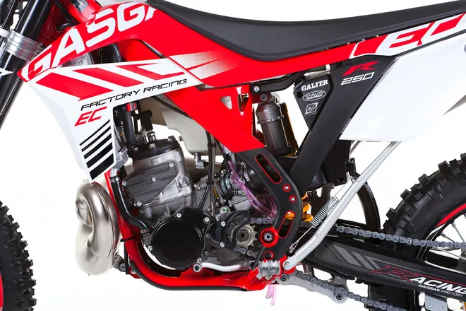 La boite a air et son systeme de filtration qui sont la cause du retards deproduction Gasgas enduro 2012