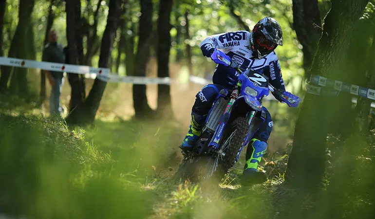 Julien Gauthier devra demain assurer et ne pas chuter pour décrocher le titre qui lui tend les bras Julien gauthier yamaha enduro france