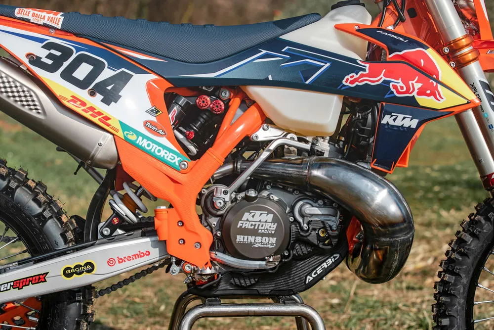 Sans suprise la 300 est équipé d'un ventilateur de radiateur KTM 300 TPi Factory 2022 Lettenbichler 0553 2