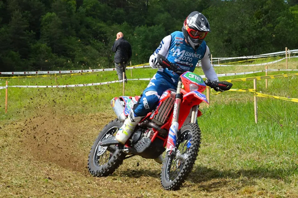 Mathias Pelorson - photo : Facebook Enduro Bourgogne Mathias Pelorson team ambiance moto bar sur seine 2019