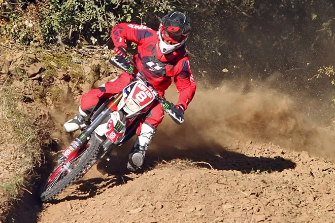 La 310 TE excelle dans les ornières grâce à des suspensions au top Husqvarna 310 Te enduro