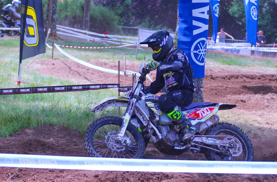 Nicolas Deparrois pilote Husqvarna Atomic moto