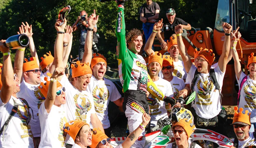 L'équipe Boano en 2018 pour célébrer le titre Junior de Matteo Cavallo Team BETA boano 2018