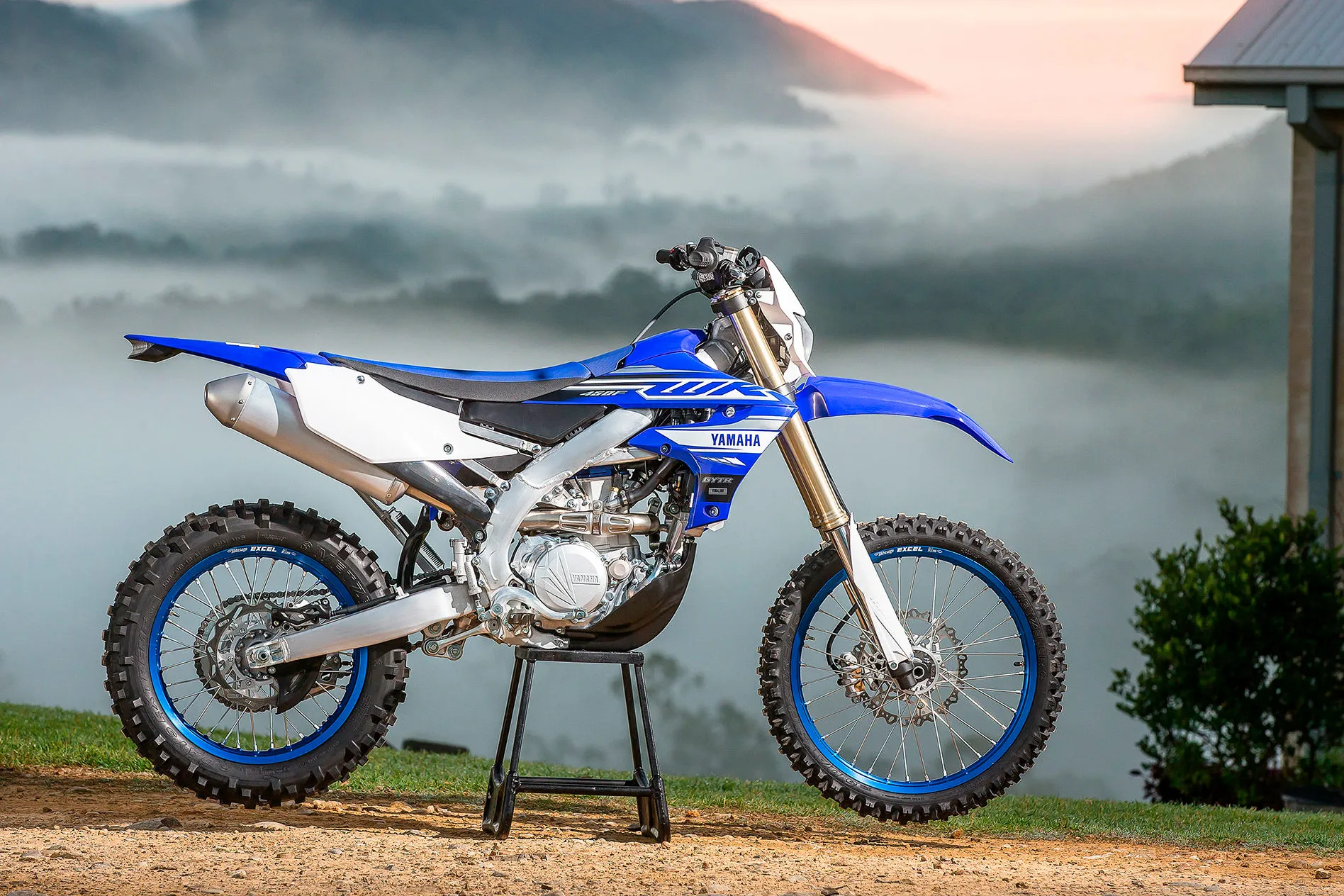 Elle est belle la nouvelle 450 Yam , mais à part dans votre salon pour faire de la déco, elle en vous servira pas à grand chose en enduro
