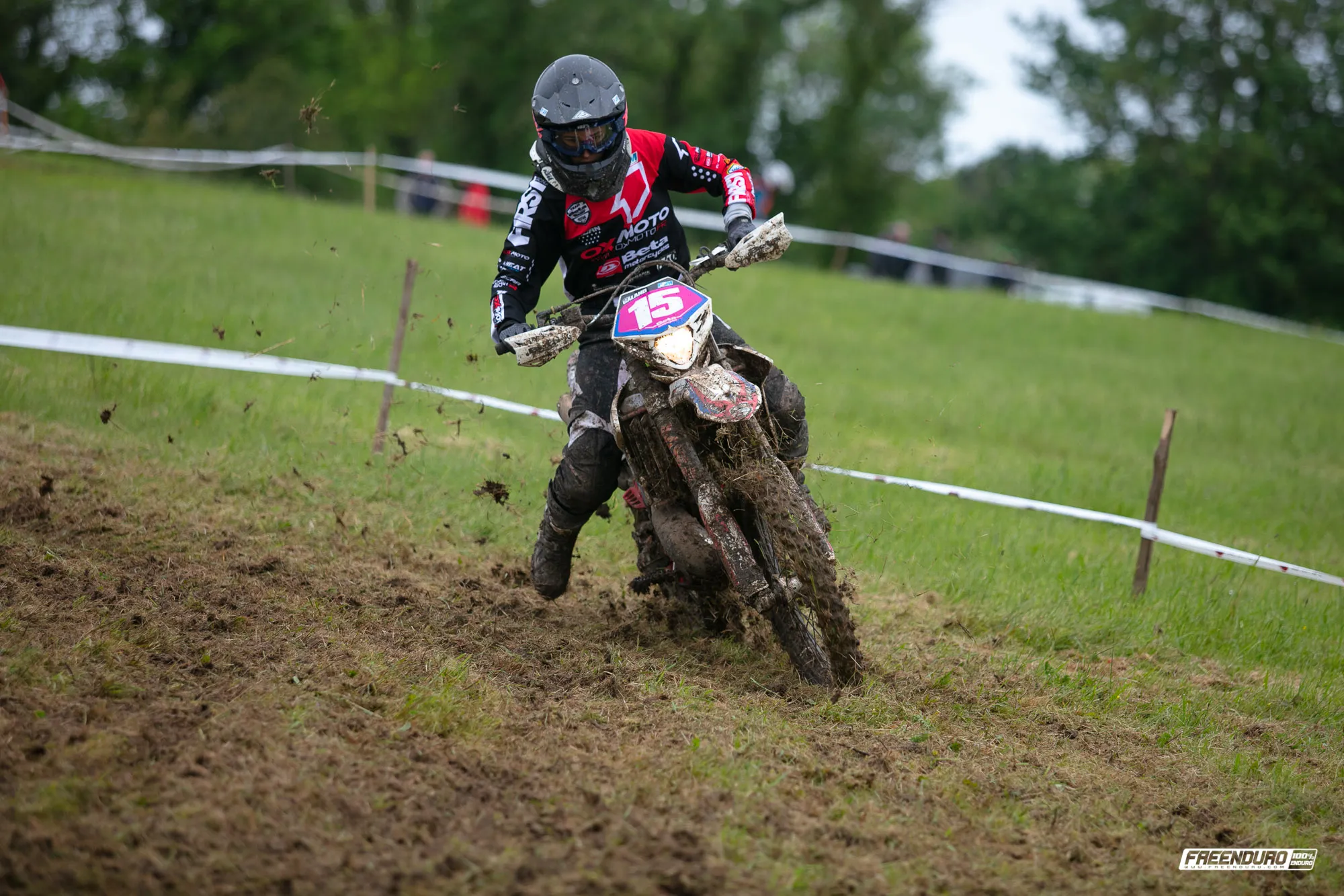 Elsa Galand Photo enduro moto feminine : Elsa Galand