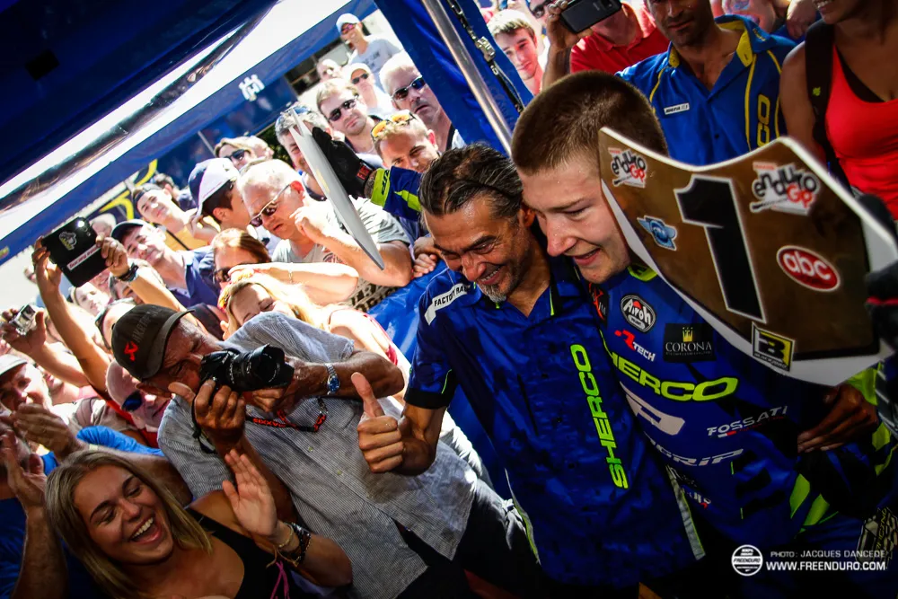 Farizio Azzalin et Matt Phillis en 2016 lors du titre mondial EnduroGP Farizio Azzalin et Matt Phillis en 2016 lors du titre mondial EnduroGP