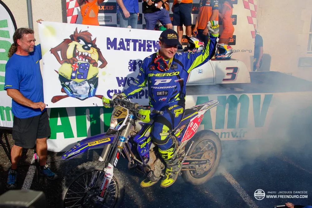 Matthew Phillips en 2016 lors de le célabration titre EnduroGP et Enduro2 avec Sherco Matthew Phillips