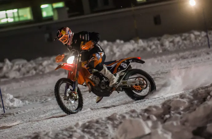 antoine méo sur lgace avec la KTM 350 EXC