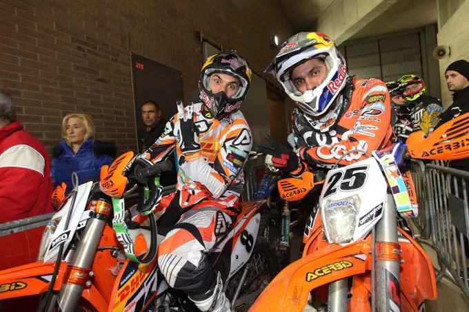 Antoine Méo et Ivan Cervantes attendant le départ Antoine Méo et Ivan Cervantes KTM