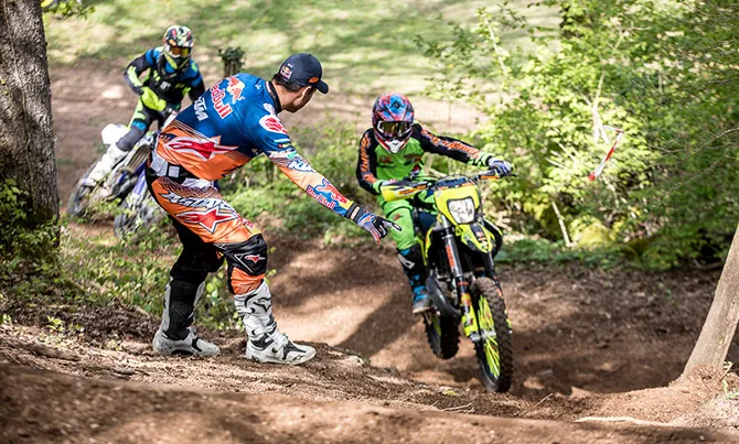 Antoine Méo dans le rôle du prof antoine meo enduro top 2017