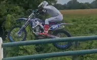 incroyable exploit de ce jeune pilote d'enduro fait exploser le record de vue sur instagram 