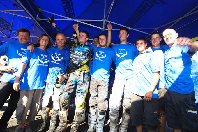 Le Team Husaberg réuni pour céléber le titre de Belliono Team Husaberg enduro France