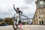 SuperEnduro dans les rues de Newcastle : Billy Bolt remporte le Red Bull Tyne Ride 2025 ! SuperEnduro dans les rues de Newcastle : Billy Bolt remporte le Red Bull Tyne Ride 2025 !