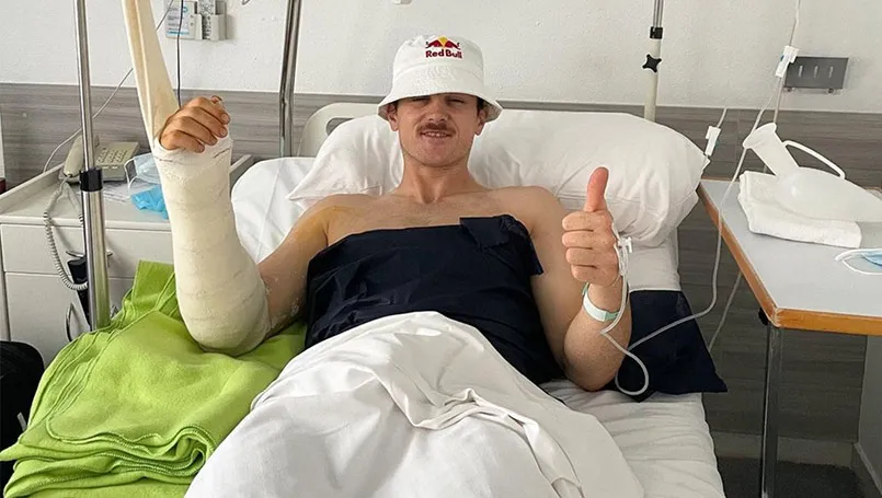 Billy Bolt pilote enduro salle d'hopital