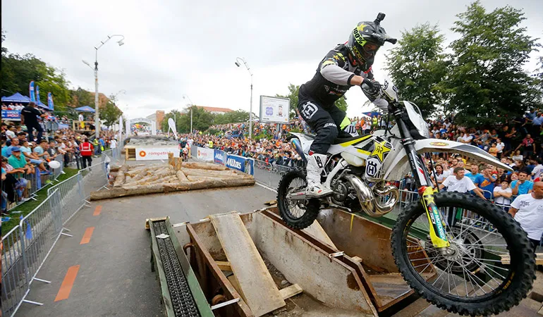 Billy Bolt s'impose lors de cette journée d'ouverture de la Romaniacs 2018 billy bolt husqvarna romaniacs 2018