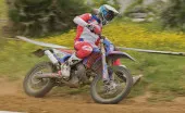 Résultats EnduroGP Italie 2026 – J2 : Brad Freeman renoue avec la victoire, doublé historique pour Justine Martel Résultats EnduroGP Italie 2026 – J2 : Brad Freeman renoue avec la victoire, doublé historique pour Justine Martel
