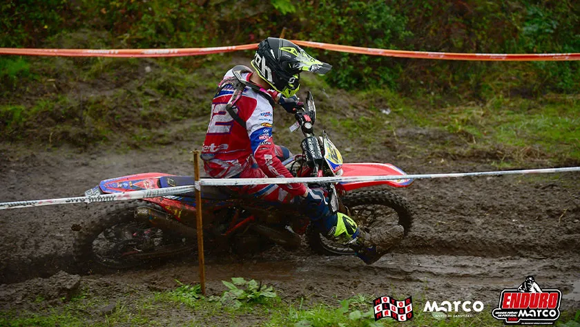Brad Freeman aura dominé la course jusqu'à l'entrée de la dernière spéciale brad freeman enduroGP 2020 11