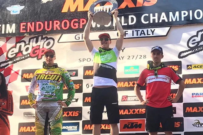 Le Britanique Brad Freeman sur la plus haute marche du podium Junior brad freeman junior podium endurpgp rd3