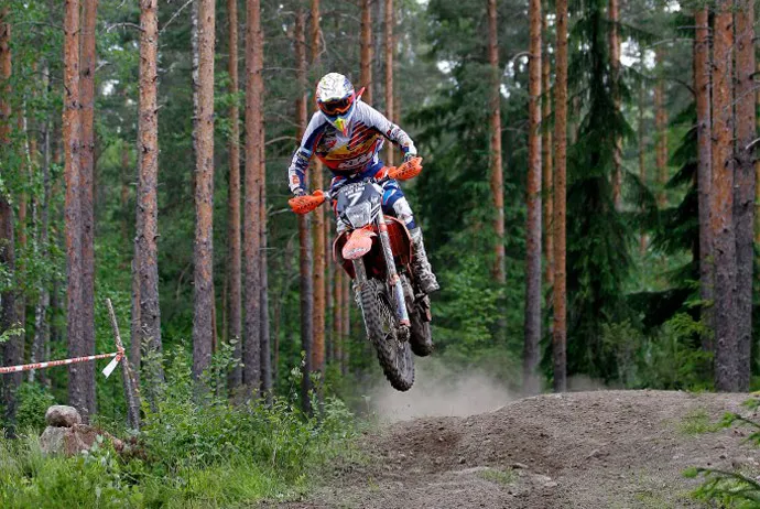 Chrsitophe Nambotin aujourd'hui a trouvé la solution pour tenir a dis Eeero Remes Chrsitophe Nambotin spéciale enduro Finlande EWC