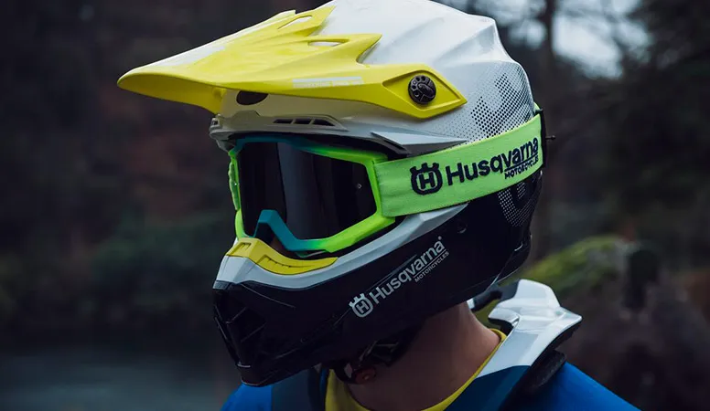 Le casque Husqvarna 2020 signé Bell Helmet casque bell husqvarna enduro 2020