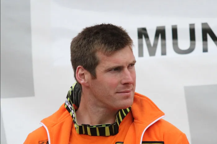 David Knight jette l'éponge 