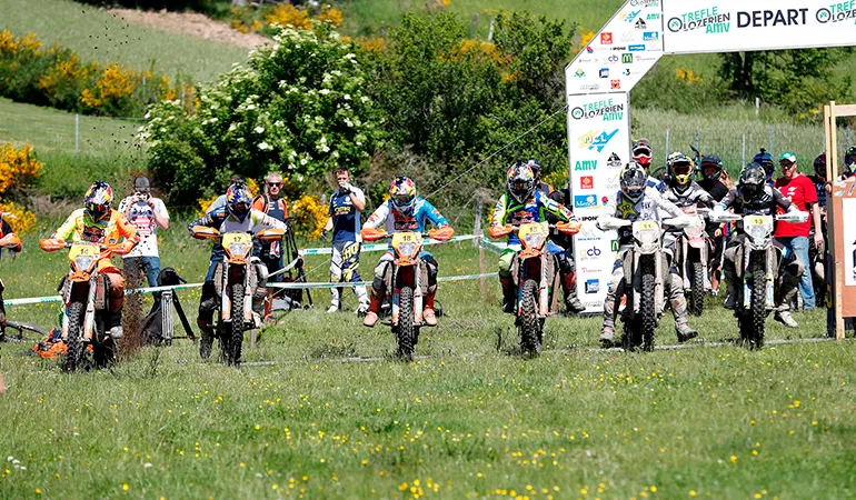 Spéciale 3 du samedi avec départ en groupe style motocross depart cross trefle j2