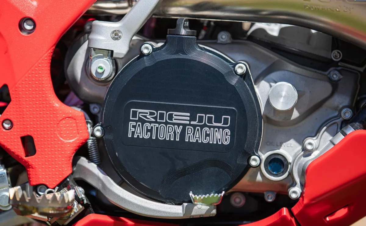 embrayage moto 300 rieju moto hard enduro gomez