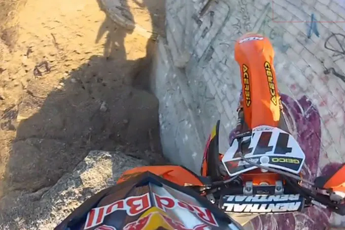 Taddy Blazusiak franchissement enduro