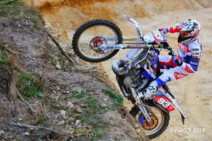 Romain Dumontier saut enduro 